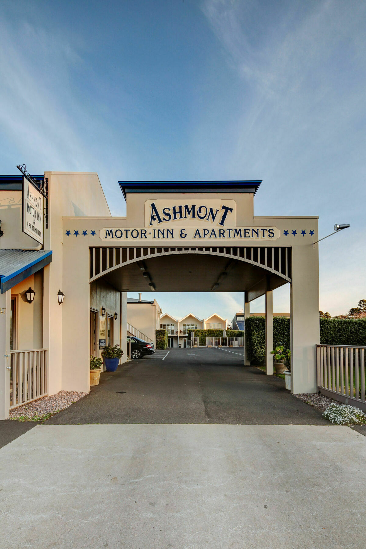 Ashmont Motel And Apartments Порт-Фейри Экстерьер фото